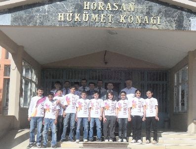 MAHMUT AĞBAL - Başarılı Öğrencilerden Kaymakam Ağbal'a Teşekkür Ziyareti