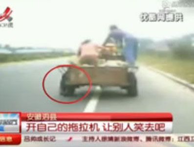 Çinde traktör üstünde 'lastik dansı'