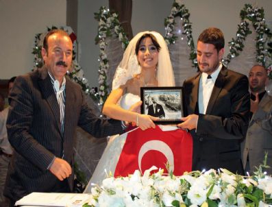 NEHİR ERDOĞAN - İzmit Eski Belediye Başkanı Sefa Sirmen Oğlunu Evlendirdi