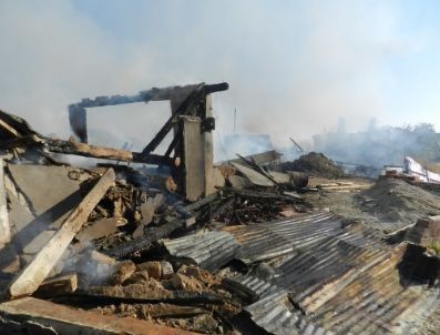 ÇAYıRHAN - Nallıhan’ın Atça Köyü'nde 3 Ev Yandı