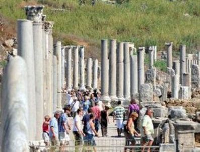Perge kazıları 15 Eylül'de sona erecek