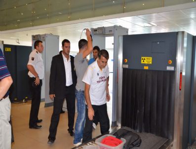 GIRAY KAÇAR - Trabzonspor Sezonun İlk Maçı İçin İzmir'e Uçtu