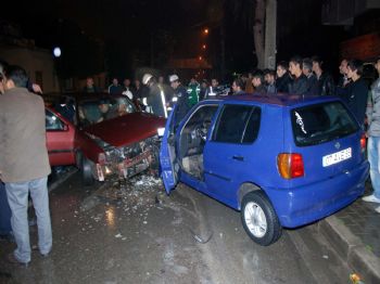 İzmir'de Sıkışmalı Trafik Kazası
