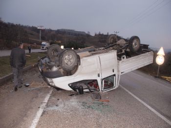 Kamyonet Takla Attı: 2 Yaralı