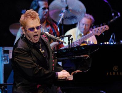 FREDDİE MERCURY - Elton John AIDS'i yazıyor