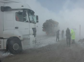Erzurum'da Kar ve Tipi Nedeniyle 249 Köy Yolu Ulaşıma Kapandı