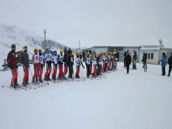 MUAMMER TÜRKER - Hakkari Valisi Kayak Merkezini Ziyaret Etti