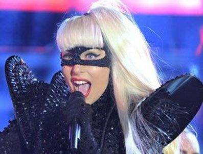 VAMPIR - Lady Gaga sevgilisiyle yaşayacak!
