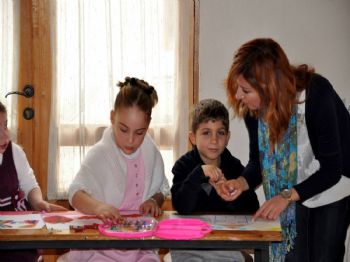 Öğrenciler Resim Atölyesini Gezdi