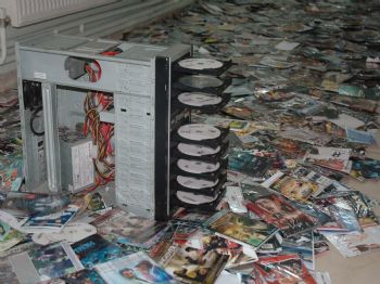 Özel Bölmede 35 Bin Korsan Cd Çıktı