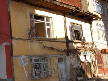 Simav'da 2 Bin Konut Yıkım Bekliyor