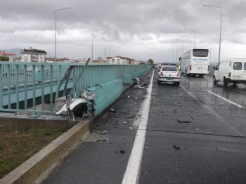 Antalya'da Trafik Kazası: 5 Yaralı