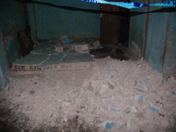 Babasının yıktığı duvarın altında kalarak öldü