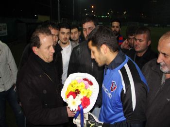 NEVZAT ŞAHIN - Karabüksppor'da Taraftar-orkun Tartışması Tatlıya Bağlandı