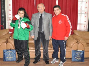 Şampiyon Boksür Ayşegül Delibaş, Başkan İça'yı Ziyaret Etti