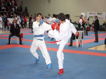 4 Eylül Belediyespor Kulübü Karatede Göz Doldurdu