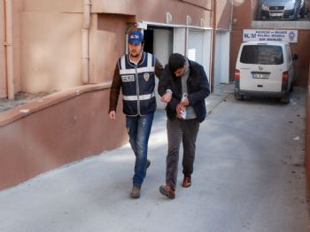 Kokmasın Diye 12,5 Kilo Esrarı Kolonyalı Mendille Sarmış