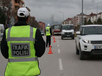 (özel Haber) - Polisi Görünce Cep Telefonunu Bırakan Sürücüler Radara Yakalanmaktan Kurtulamadı