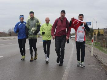 ENVER KOÇ - (özel Haber) Rus Sporcular Marmara Denizi'ni Koşarak Turluyor