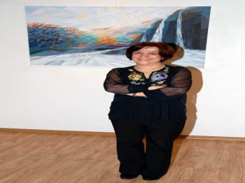 Ressam Tülin Demir'in Sergisi İlgi Görüyor