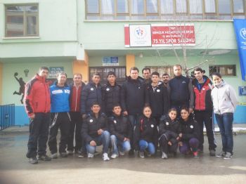 HÜSEYIN DEMIRBAŞ - Vanlı Kayakçılar Altına Koşuyor