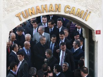 Başbakan Erdoğan, Cuma Namazını Başakşehir'de Kıldı