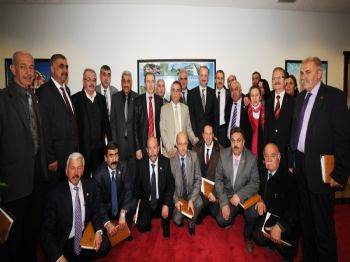 Başkan Akgül'e Ankara Muhtarlar Derneği'nden Plaket