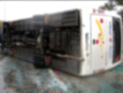 SEVGI YıLMAZ - Bitlis'te öğrencileri taşıyan servis devrildi