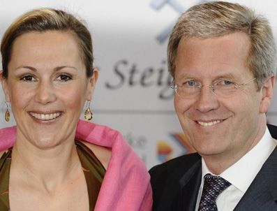 Cumhurbaşkanının eşi eskort muydu?