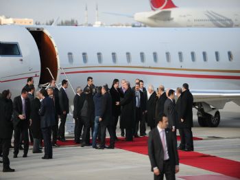 SAAKAŞVILI - Erdoğan ve Saakaşvili, Kaçırılan Denizcileri Havalimanında Karşıladı