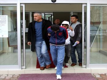 Evi Soyan Hırsızlar Yakalandı