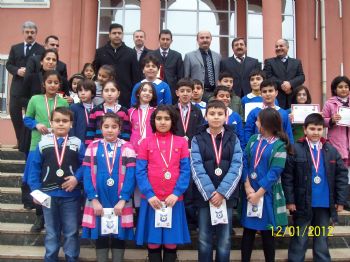 Fem Başarılı Öğrencileri Ödüllendirdi