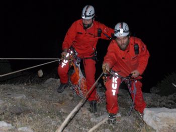 Fethiye'de 200 Metreye Uçan Rus Bayanın Cesedini Akut Çıkardı