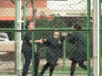 Kız Öğrencilerden Kafes Dövüşü