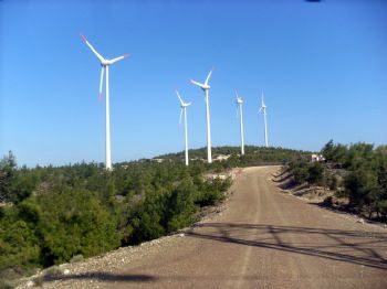 YÜKSEK GERİLİM 2011 - Minikler Rüzgar Enerji Üretim İstasyonu Ziyaret Etti