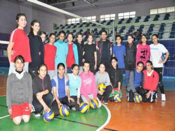 Muşlu Kızlar, İlk Maçına Çıkıyor