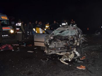ZENGEN - Niğde'de Trafik Kazası: 2 Ölü, 1 Yaralı