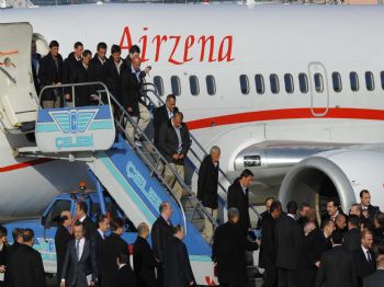 SAAKAŞVILI - Somalili'de Kaçırılan Türk Denizcileri Erdoğan ve Saakaşvili Karşıladı