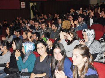 SERDAR BEDII OMAY - Üniversitede Dört Dilde Konser