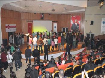 Üniversiteliler Grup Batü İle Coştu