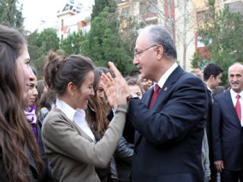 ERTAN PEYNIRCIOĞLU - Vali Daşöz, Salihli'de 251 Bin Dev Öğrenci Projesini Tanıttı