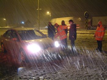 BOLU TÜNELI - Bolu Dağında Kar Yolu Kapattı.
