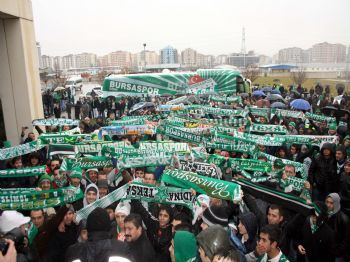 VEDERSON - Bursaspor’u Taraftarlar Uğurladı