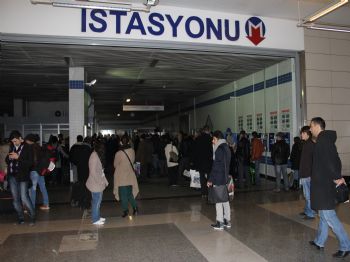 YUGOSLAVYA - Elektrik Kesintisi Havalimanını Da Etkiledi