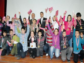 Serhat Anafen, Altın Çocukları Altın ve Bilgisayarla Ödüllendirdi