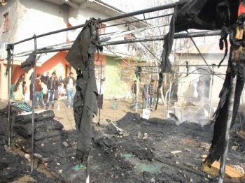 FERİT MELEN - Van'da Çadır Yangını