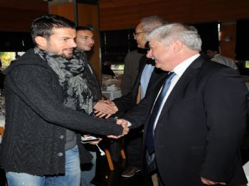 FUAT ERGÜN - Başkan Akaydın'dan Antalyaspor'a Moral Yemeği