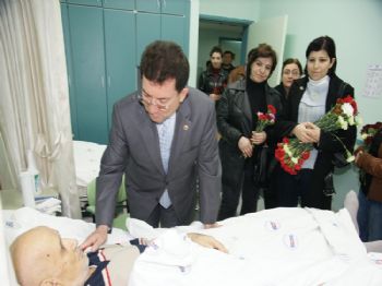 AHMET EKER - Milletvekili Kılınç’tan Hastalara Yeni Yıl Ziyareti