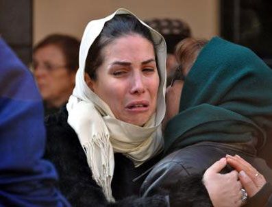 TUĞBA ÖZERK - Tuğba Özerk babasını son yolculuğuna uğurladı