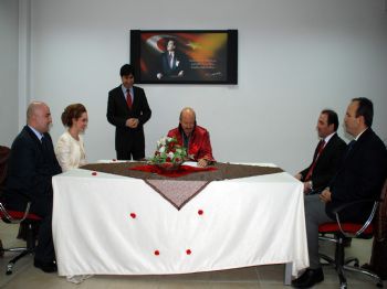 TURHAN TOPÇUOĞLU - Yılın İlk Nikahını Başkan Topçuoğlu Kıydı